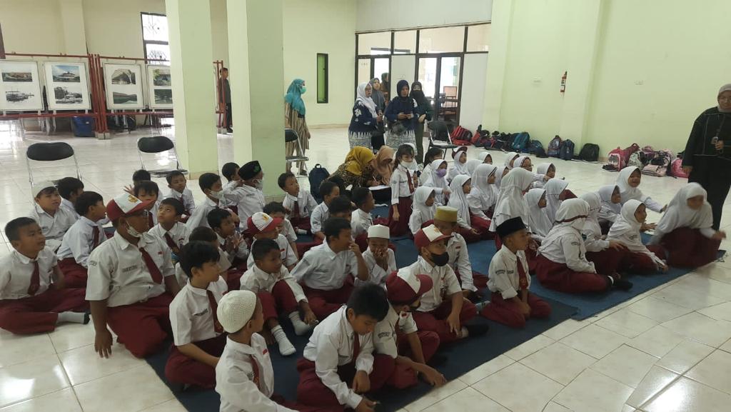 Wisata Literasi : Kunjungan SDN Pegangsaan Dua 01